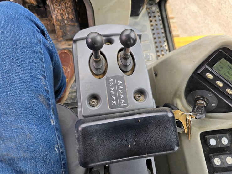 caterpillar-953d-image-107