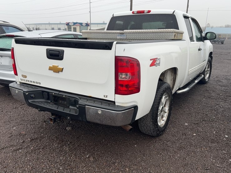 #3017-•-2013-chevy-silverado-z71-pickup-truck-image-8