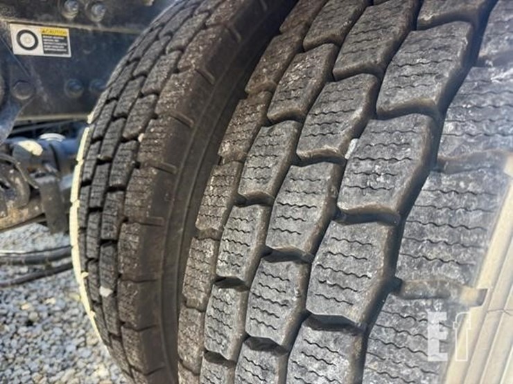 2019-peterbilt-579-image-18