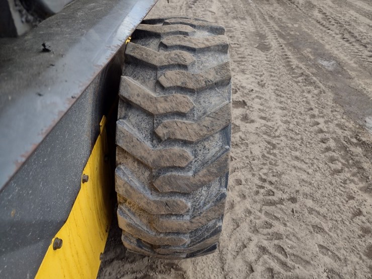 new-holland-l175-image-20