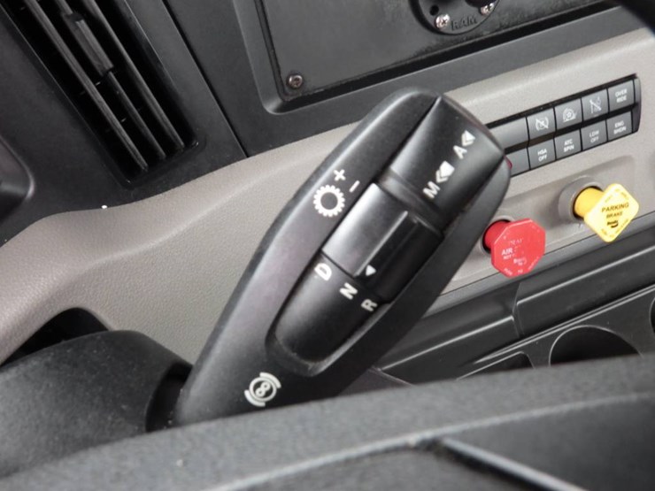 2019-freightliner-cascadia-116-image-21