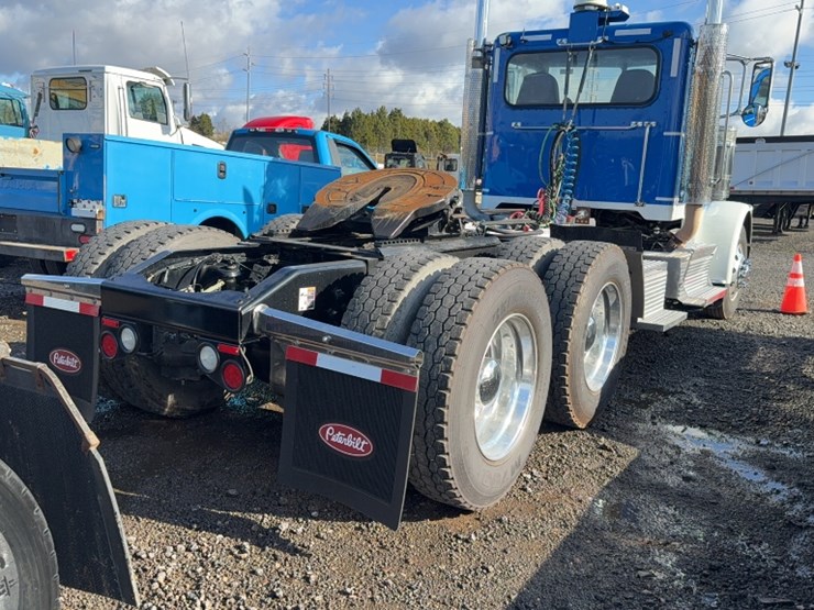 2018-peterbilt-389-image-8