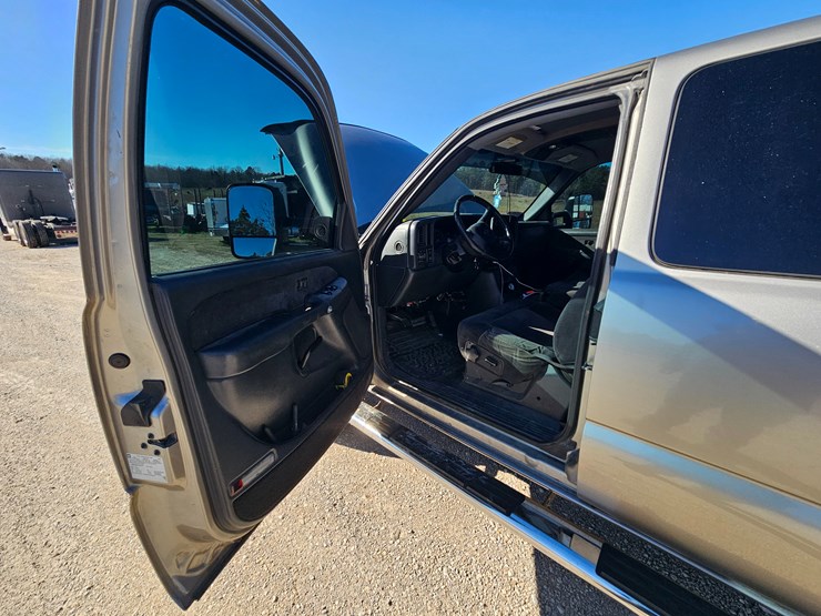 chevrolet-silverado-2500-image-30