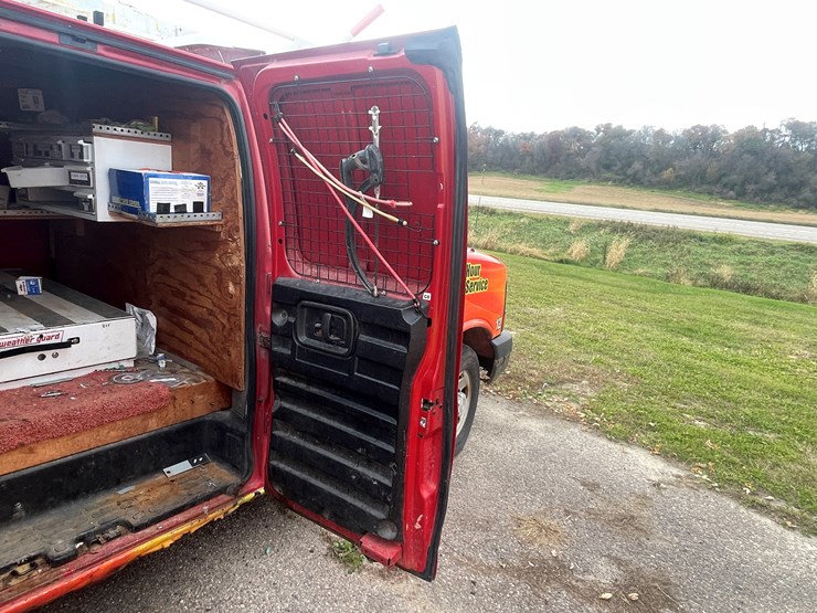 #1403-•-2005-chevy-cargo-van-(wi-title-in-delay)-image-28