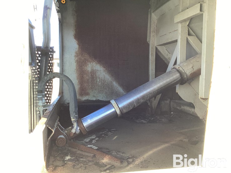 international-4900-image-14