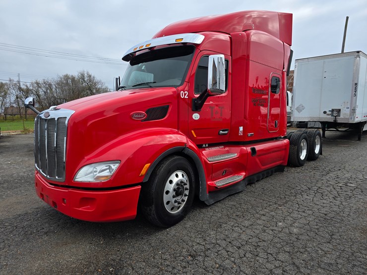 2017-peterbilt-579-image-2