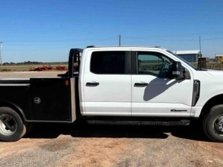 2024-ford-f350-image-2