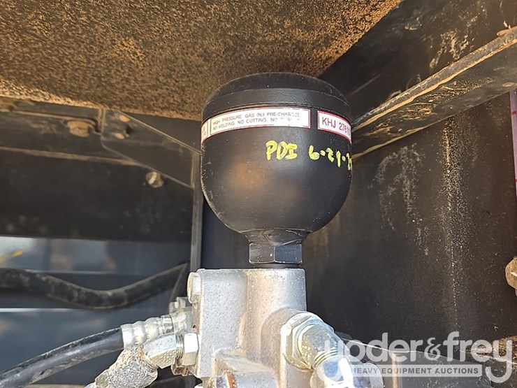 2021-case-cx210-lc-image-115