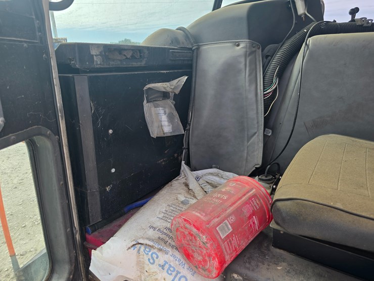 2003-peterbilt-320-image-68