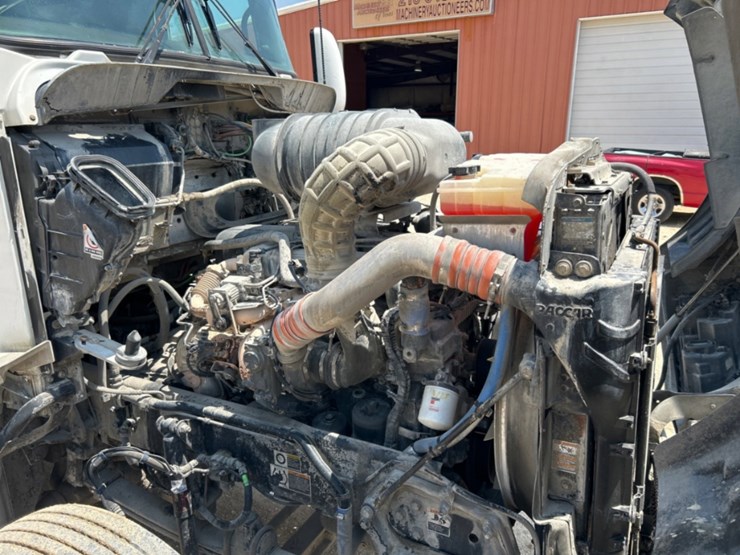 2016-kenworth-t660-image-10