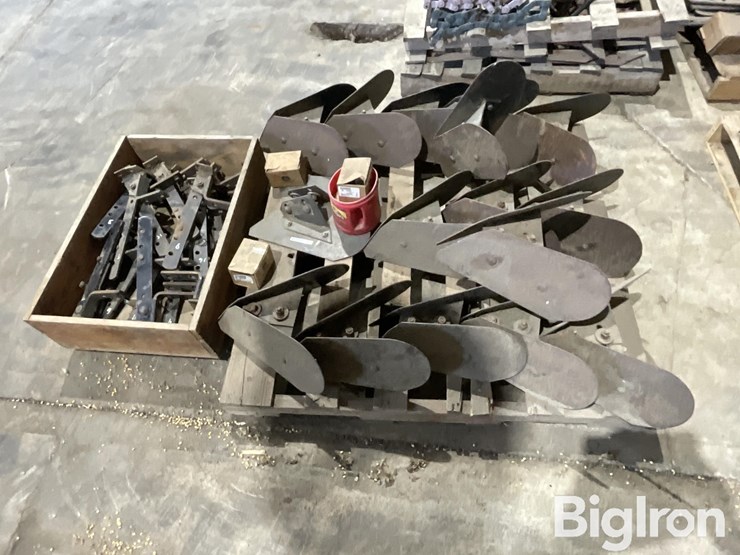 hiniker-16-row-hiller/ridger-attachments-image-8