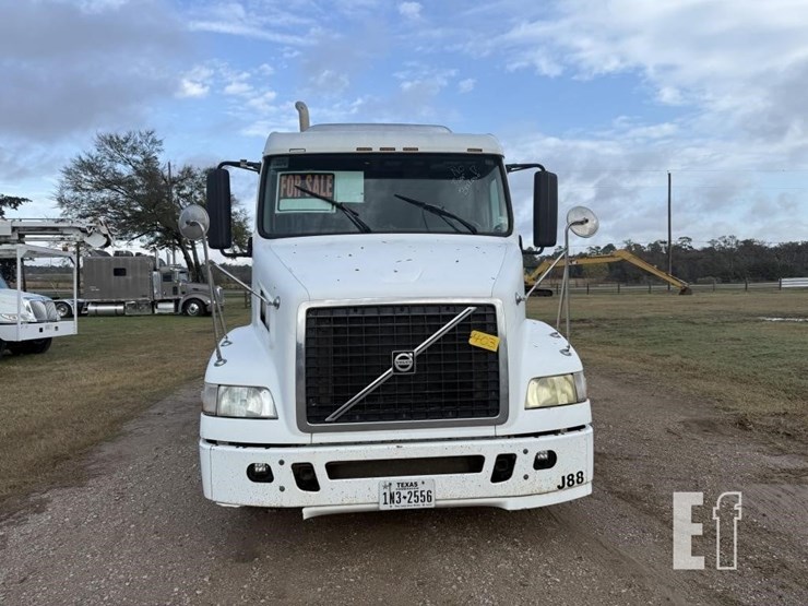 volvo-vnm64t630-image-2