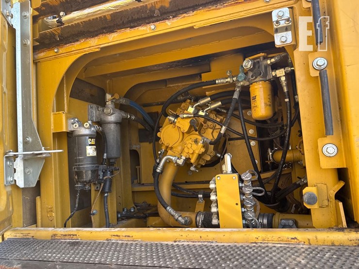 2019-caterpillar-326fl-image-18