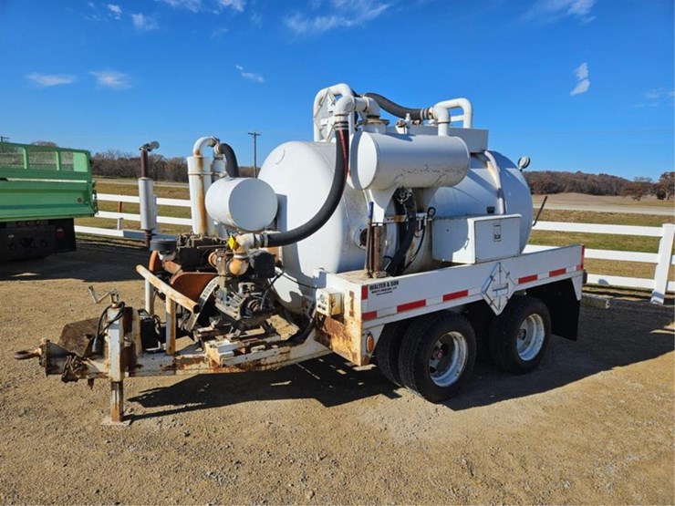 #3272-•-1983-presvac-systems-sewer-vac-image-1