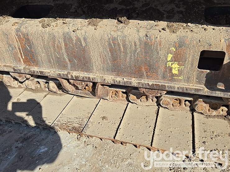 2021-case-cx210-lc-image-32