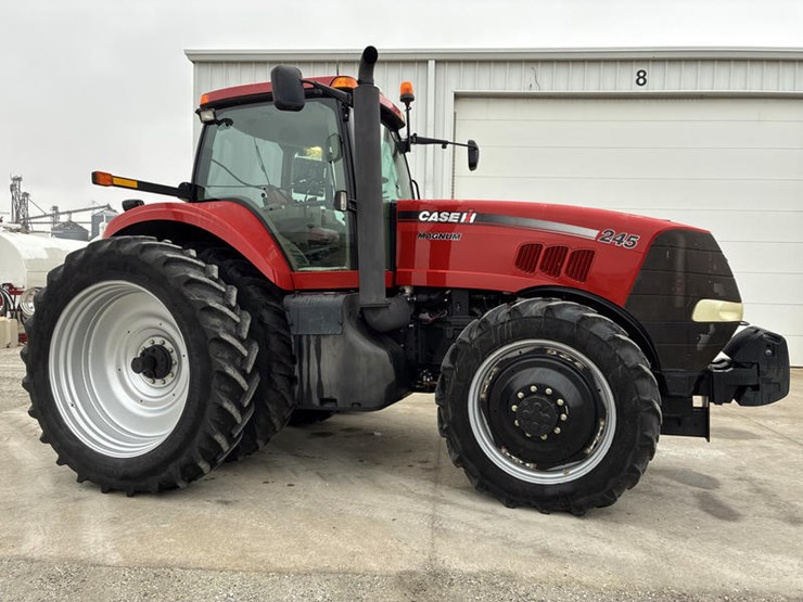 case-ih-magnum-245-image-3