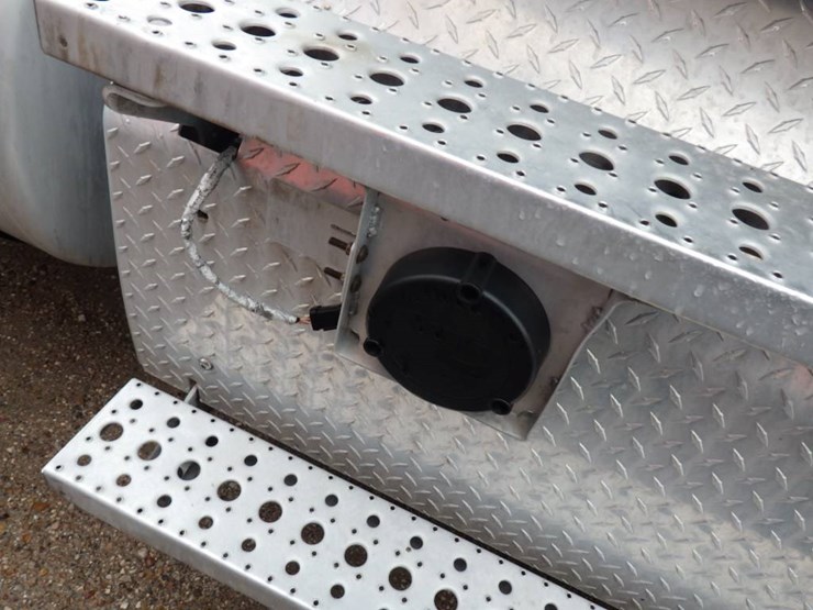 2019-freightliner-cascadia-126-image-5