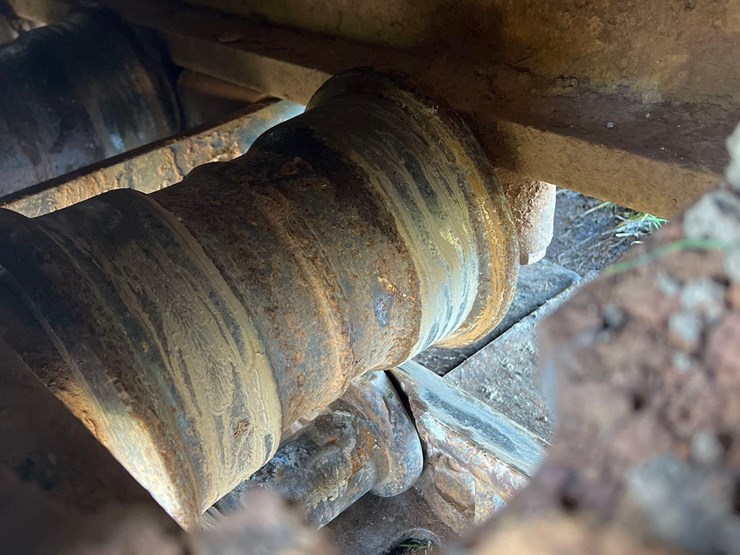 2005-john-deere-330cl-image-11