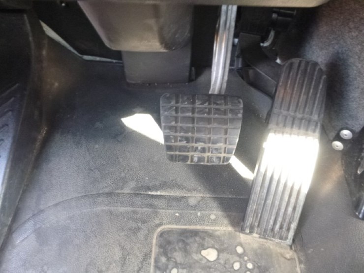 freightliner-m2-106-image-11