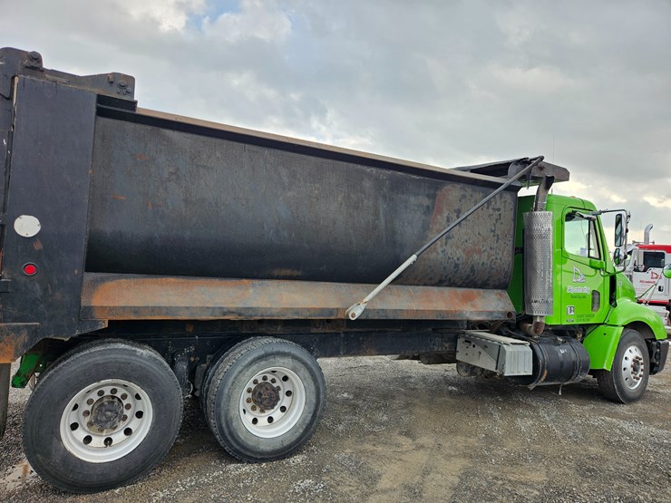 freightliner-columbia-112-image-19