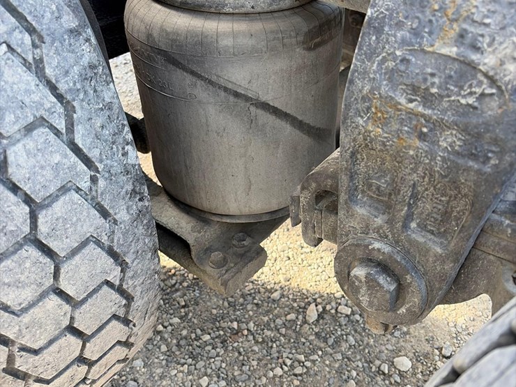 1999-peterbilt-379-image-7