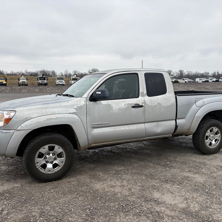TOYOTA TACOMA