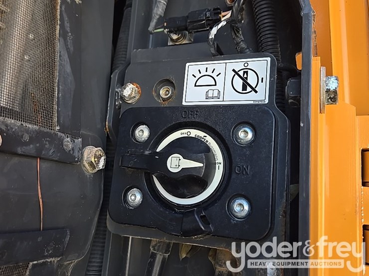 2021-case-cx210-lc-image-100