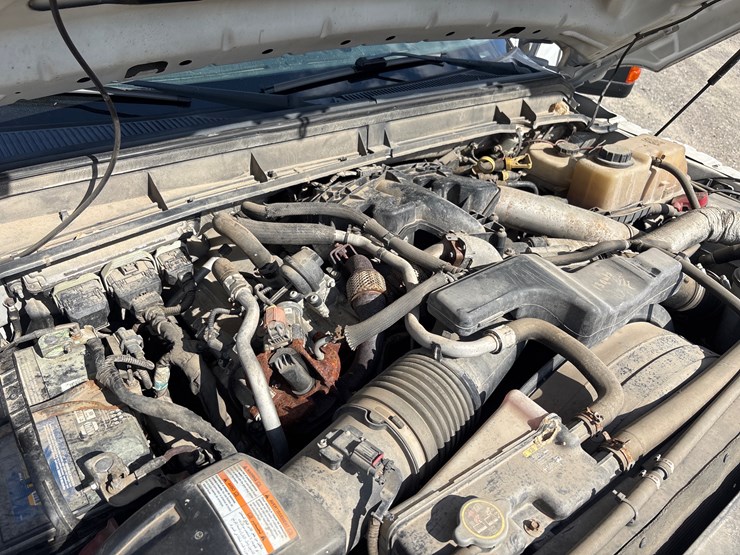 2011-ford-f550-image-18