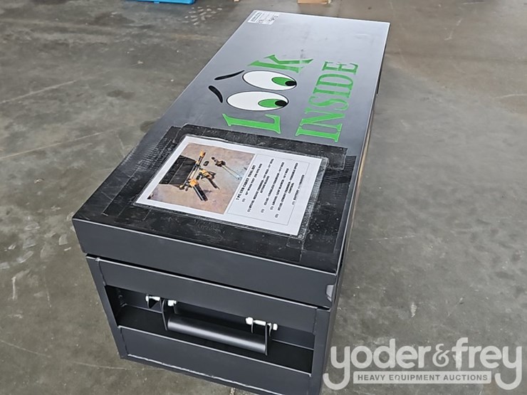 unused-wood-tuff-tow-48"-box-7-pcs-cub-cadet-tool-kit,-hedge,-trimmer,-cordless-chainsaw,-leaf-blower,-string-trimmer,-battery-charger-image-3