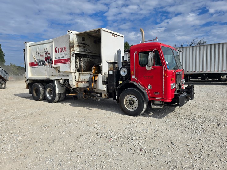 2005-peterbilt-320-image-26