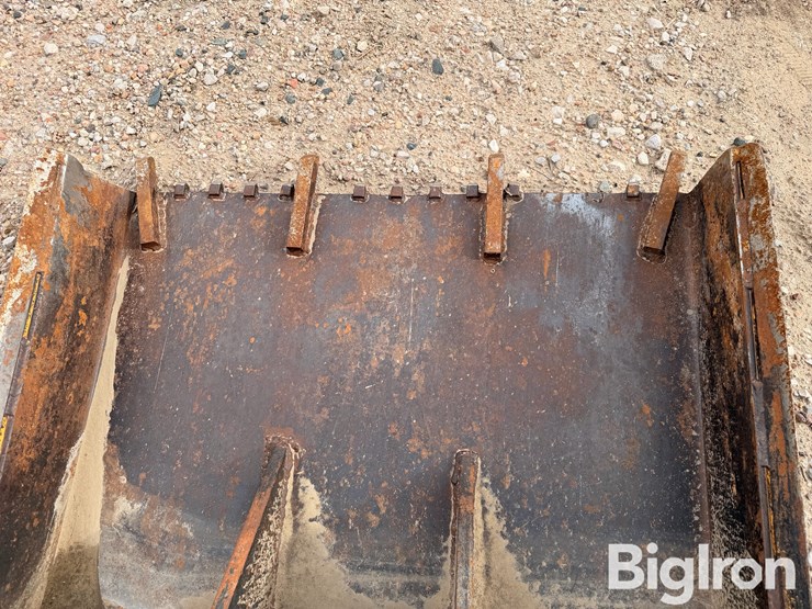 42"-backhoe-bucket-image-8