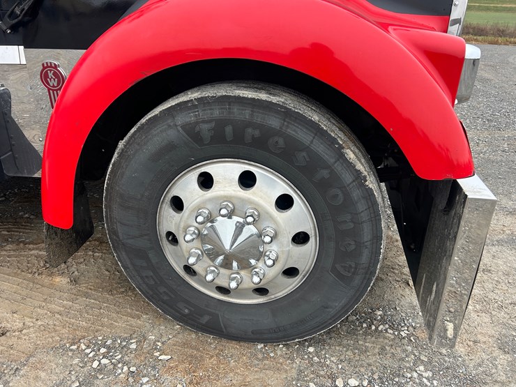 2005-kenworth-w900l-image-13