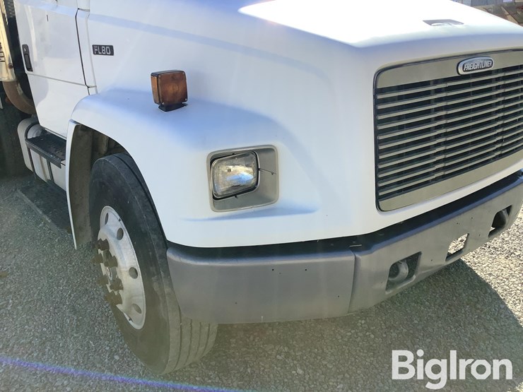 1998-freightliner-fl80-image-16