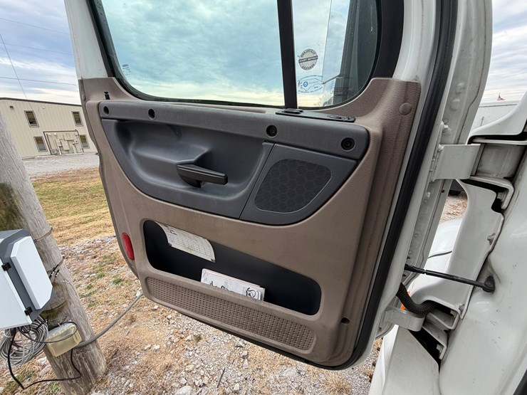 #29767-•-2018-freightliner-cascadia-tandem-axle-truck-tract-image-30