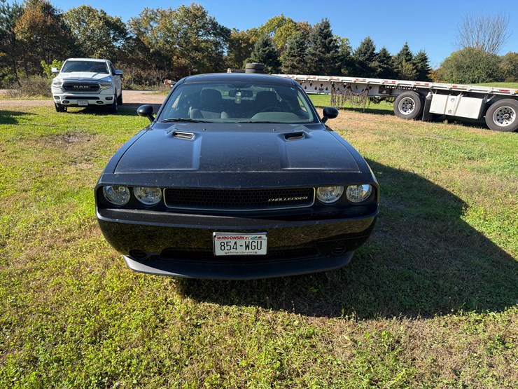 #1735-•-2013-dodge-challenger-(wi-title-in-delay)-(black-river-falls,-wi)-image-2