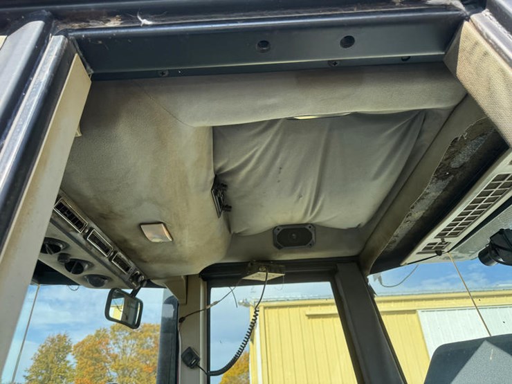 1989-ford-876-image-17