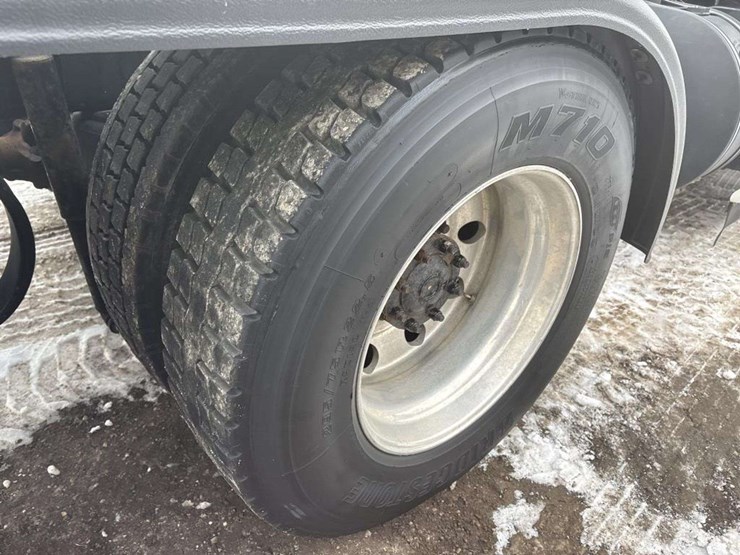 2018-kenworth-t680-image-12