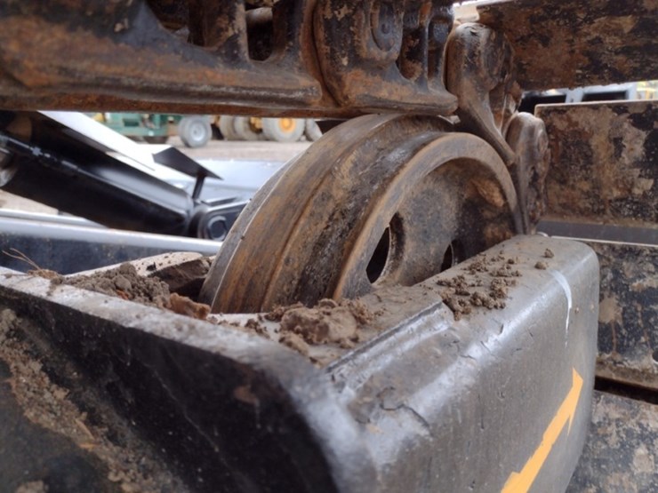 caterpillar-307.5-image-42