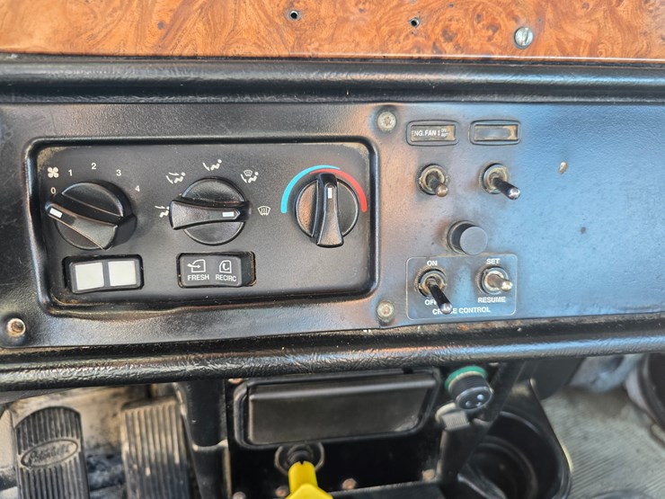 peterbilt-357-image-84