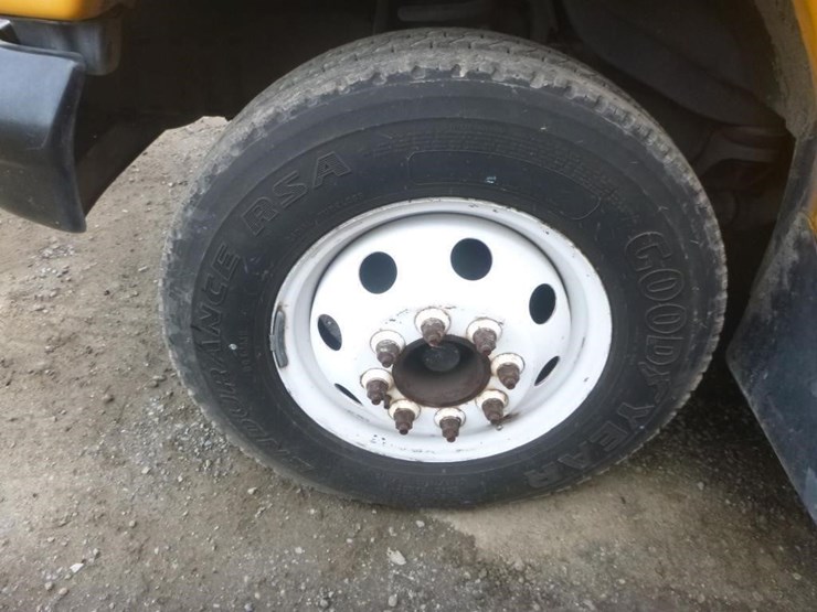 2004-ford-e450-image-16