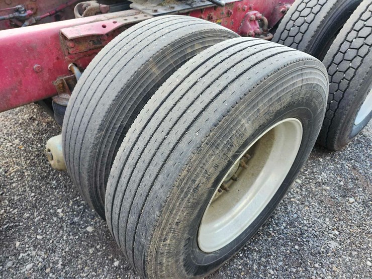 2011-kenworth-t800-image-6