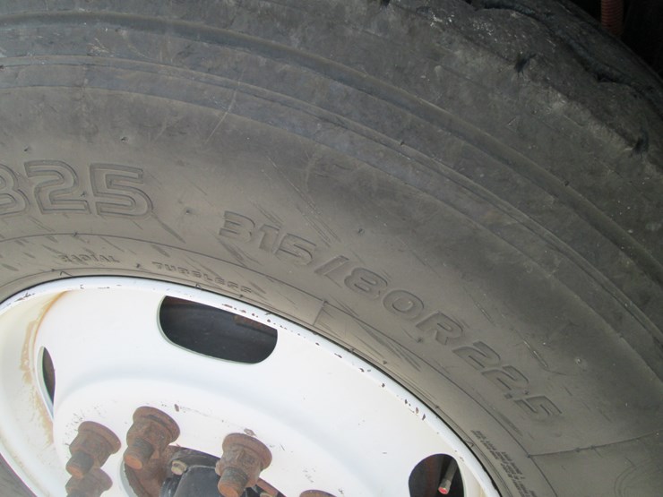 2016-freightliner-108sd-image-18