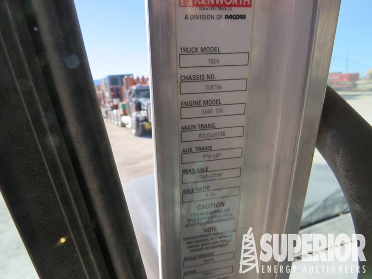 2012-kenworth-t800-image-16