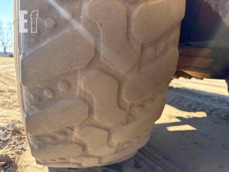 caterpillar-906-image-10