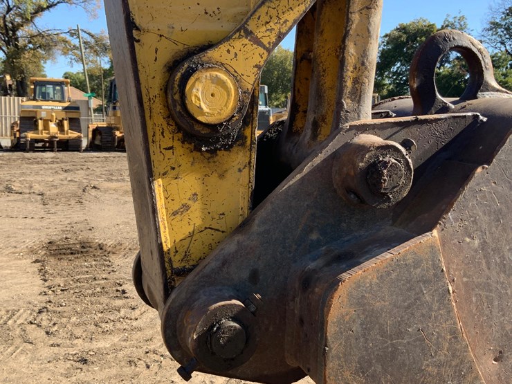 komatsu-pc220-lc-8-image-17