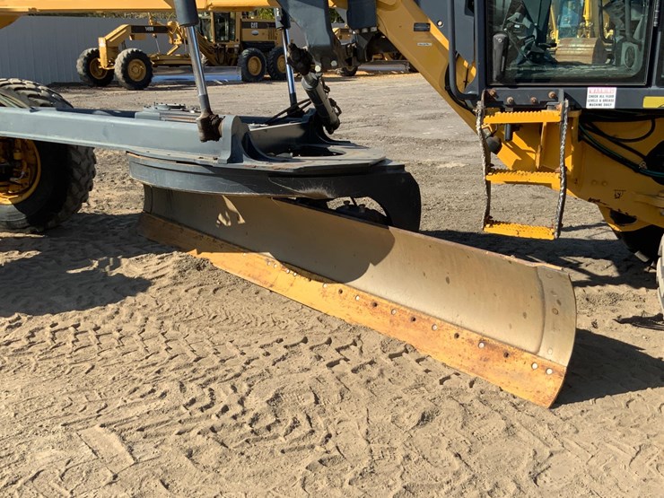 2015-deere-672g-image-18