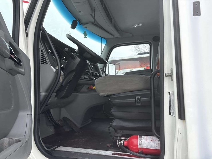 2018-kenworth-t680-image-17