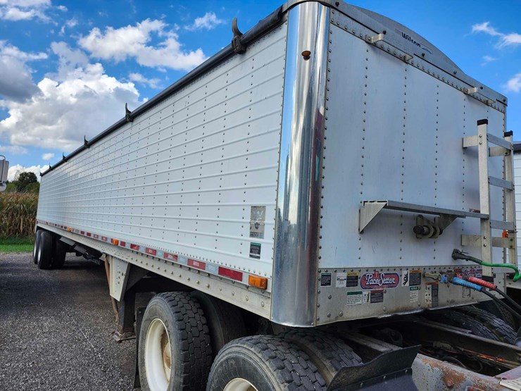 2010-wilson-hopper-bottom-image-1