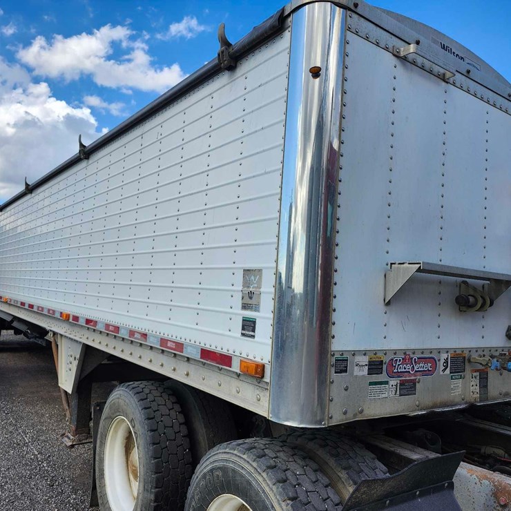 2010 WILSON HOPPER BOTTOM