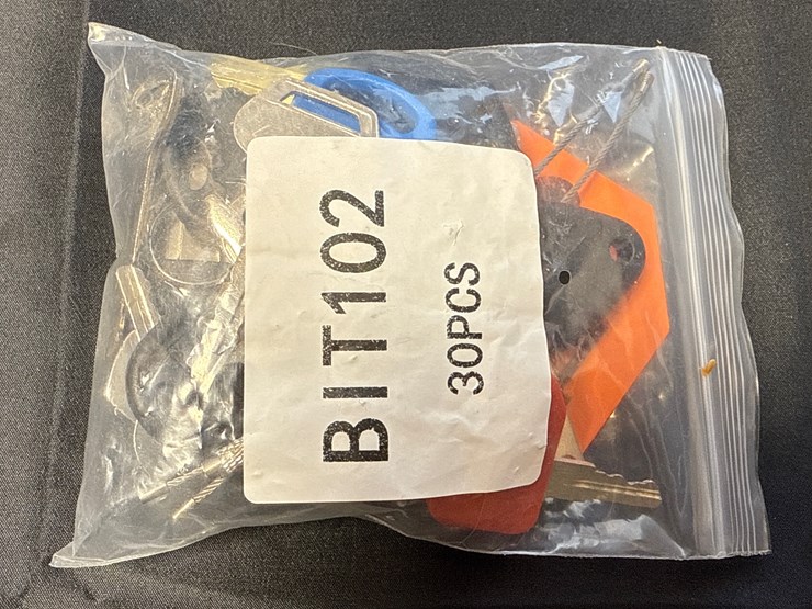 #3054-•-30-piece-equipment-key-set-image-1